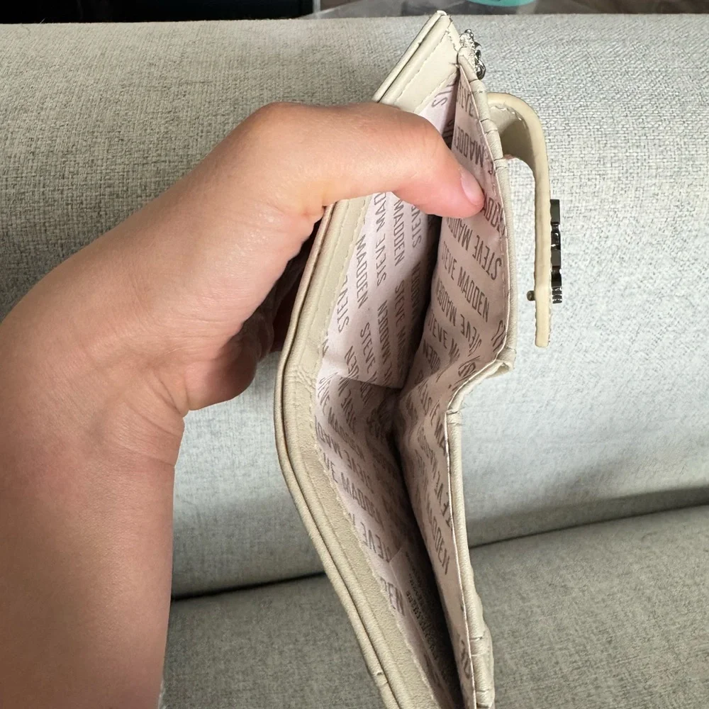 Steve Madden Cream Wallet with Logo - Picture 4 of 5